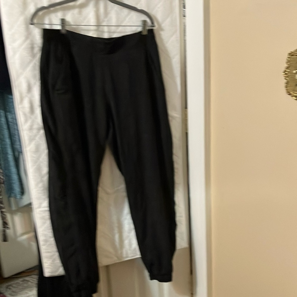 Athleta black camo knit lined joggers. Size 12.